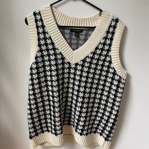 Oversized trendy sweater vest